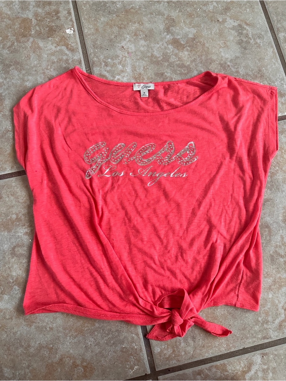 GUESS Los Angeles Bling Rhinestone Logo Graphic Tee Shirt Coral Red Tie Front M